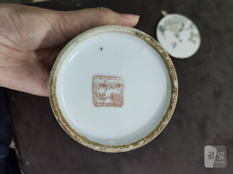 清 罗仲林款粉彩桃花美人盖缸 - 图5
